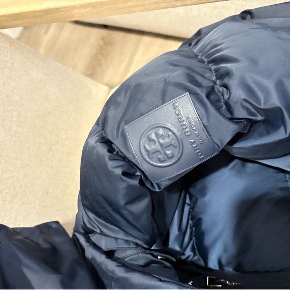 TORY BURCH
Cropped Satin Down Jacket - Picture 10 of 13
